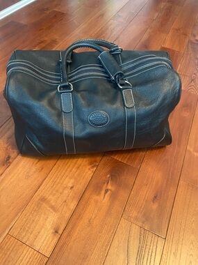 Roots black leather weekend bag